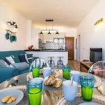 Casa Marazul - *