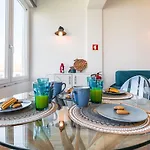 Casa Marazul - *