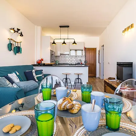 Casa Marazul - *